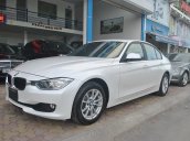 Cần bán gấp BMW 320i đời 2012, màu trắng, nhập khẩu