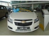 Cần bán xe Chevrolet Cruze đời 2015, màu trắng, nhập khẩu nguyên chiếc, giá 572tr