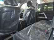 Showroom Auto Hưng Phát bán xe Toyota Land Cruiser VX V8 màu đen và bạc và bạc nội thất cực đẹp, mới 100% năm 2015