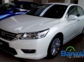 Cần bán xe Honda Accord 2015, màu trắng