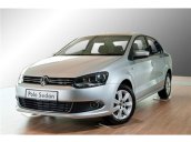 Bán Volkswagen Polo 1.6 MT năm 2015, màu bạc, nhập khẩu nguyên chiếc