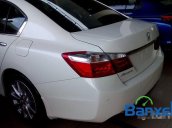 Cần bán xe Honda Accord 2015, màu trắng