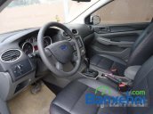 Cần bán Ford Focus đời 2010, màu trắng, 495tr