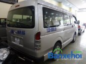 Cần bán lại xe Toyota Hiace đời 2005, màu bạc, nhập khẩu chính hãng 