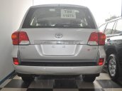 Showroom Auto Hưng Phát bán xe Toyota Land Cruiser VX V8 màu đen và bạc và bạc nội thất cực đẹp, mới 100% năm 2015