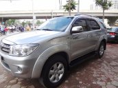 Bán ô tô Toyota Fortuner G năm 2010, màu bạc