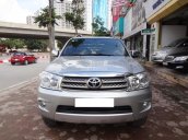 Bán ô tô Toyota Fortuner G năm 2010, màu bạc