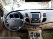 Toyota Fortuner AT - cũ trong nước đời 2011, màu bạc, như mới, 765 triệu