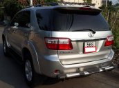 Toyota Fortuner AT - cũ trong nước đời 2011, màu bạc, như mới, 765 triệu