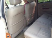 Toyota Fortuner AT - cũ trong nước đời 2011, màu bạc, như mới, 765 triệu