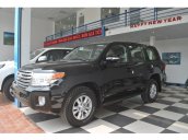 Showroom Auto Hưng Phát bán xe Toyota Land Cruiser VX V8 màu bạc và đen nội thất cực đẹp, mới 100% năm 2015