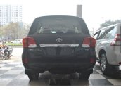 Showroom Auto Hưng Phát bán xe Toyota Land Cruiser VX V8 màu bạc và đen nội thất cực đẹp, mới 100% năm 2015