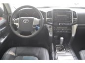 Showroom Auto Hưng Phát bán xe Toyota Land Cruiser VX V8 màu bạc và đen nội thất cực đẹp, mới 100% năm 2015