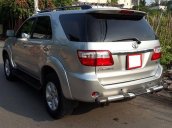 Toyota Fortuner AT - cũ trong nước đời 2011, màu bạc, như mới, 765 triệu