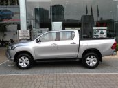 Hilux 3.0G 4x4 AT 2015 màu bạc, Toyota Giải Phóng cam kết giá tốt nhất