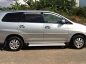 Gia đình cần bán xe Toyota Innova Sx cuối 2009 màu bạc số tự động xe còn nước sơn zin