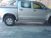 Xe bán tải Toyota Hilux đời 2013, màu bạc tại Tp Đồng Hới