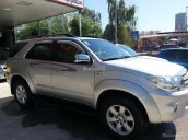 Cần bán Toyota Fortuner đời 2012, màu bạc chính chủ