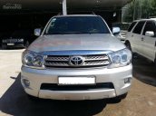 Cần bán Toyota Fortuner đời 2012, màu bạc chính chủ