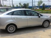 Bán xe Ford Fiesta Titanium sản xuất 2017, màu bạc giá 550tr