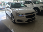 Cần bán xe Chevrolet Cruze đời 2015, màu trắng, 572tr xe đẹp