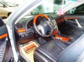 Toyota Camry đời 2007, màu bạc cần bán