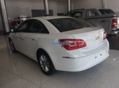 Cần bán xe Chevrolet Cruze đời 2015, màu trắng, 572tr xe đẹp