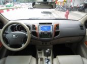 Cần bán Toyota Fortuner đời 2010, màu đen, giá tốt