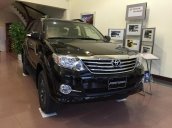 Toyota Fortuner 2015 mang một vẻ đẹp ngoại thất mạnh mẽ, cá tính, thể thao và sang trọng