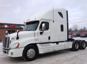 Bán xe đầu kéo Mỹ Freightliner Cascadia 2012 màu trắng, xe nhập nguyên chiếc 