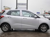 Bán xe Hyundai i10 Base  đời 2015, màu bạc, nhập khẩu nguyên chiếc