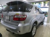 Xe Toyota Fortuner 2 cầu, đời 2009, màu bạc, số tự động cần bán