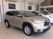 Chúng tôi xin giới thiệu tới quý khách hàng chiếc xe Toyota Highlander Le 2015 đầy cá tính, với phong cách mới lạ