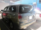 Cần bán Toyota Innova V 2011, màu bạc