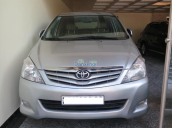 Cần bán xe Toyota Innova G năm 2010, màu bạc, giá 610tr