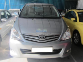 Cần bán Toyota Innova V 2011, màu bạc