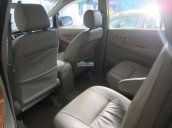 Cần bán Toyota Innova V 2011, màu bạc