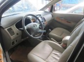 Cần bán Toyota Innova V 2011, màu bạc