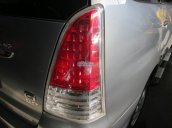 Cần bán Toyota Innova V 2011, màu bạc