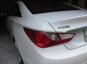 Bán ô tô Hyundai Sonata 2.0 AT đời 2010, màu trắng, xe nhập, chính chủ