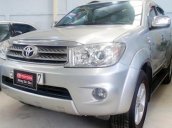 Cần bán xe Toyota Fortuner V đời 2011, màu bạc, 785 triệu    