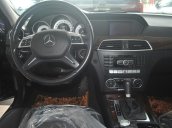 Cần bán Mercedes C250 đời 2011, màu đen