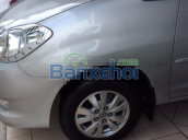 Xe Toyota Innova G màu bạc - trong nước 