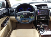 Cần bán lại xe Toyota Camry 2015, màu bạc, xe nhập, số tự động