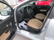 Cần bán xe Volkswagen Polo Hatchback 1.6L AT sản xuất 2016, màu bạc, nhập khẩu chính hãng
