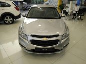 Cần bán xe Chevrolet Cruze LT sản xuất 2017, màu bạc