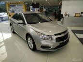 Cần bán xe Chevrolet Cruze LT sản xuất 2017, màu bạc