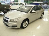 Cần bán xe Chevrolet Cruze LT sản xuất 2017, màu bạc