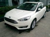 Giao ngay Ford Focus 1.5 Ecoboot đời 2017, đủ màu, giao xe luôn, giá 735 tr giao xe trong ngày