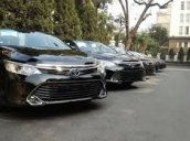 Bán ô tô Toyota Camry E đời 2017, màu đen giá rẻ nhất Nghệ An